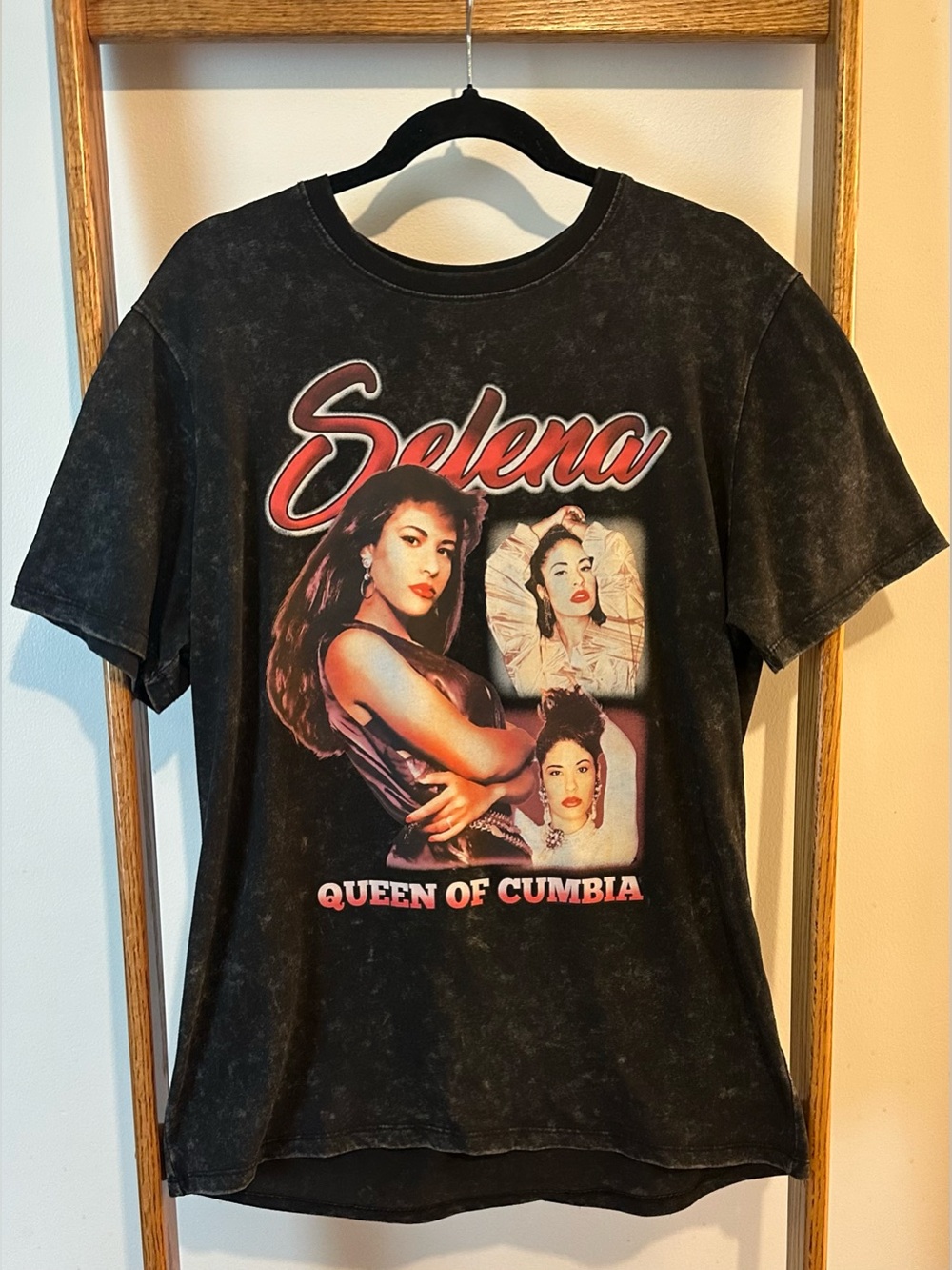 Black Selena 'Queen of Cumbia' Graphic Tee